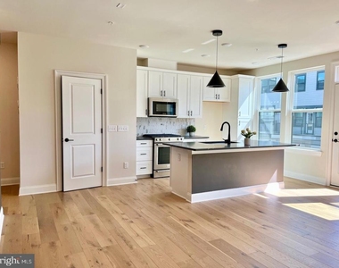 805 Shay Court - Photo Thumbnail 11