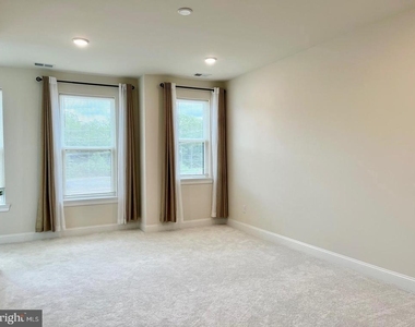 805 Shay Court - Photo Thumbnail 19
