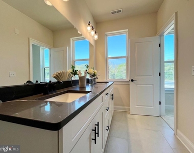 805 Shay Court - Photo Thumbnail 23