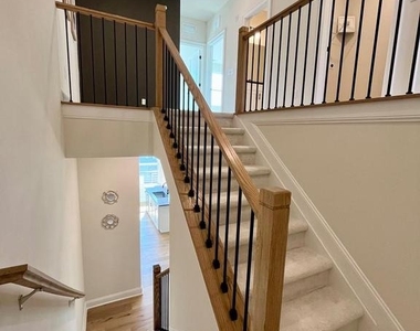 805 Shay Court - Photo Thumbnail 14