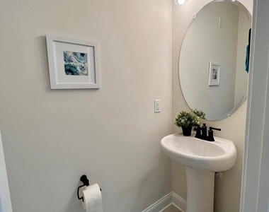 805 Shay Court - Photo Thumbnail 12
