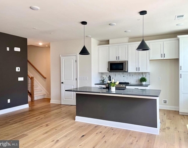 805 Shay Court - Photo Thumbnail 4
