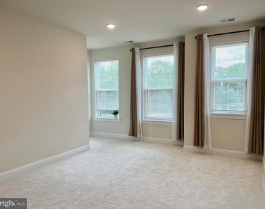 805 Shay Court - Photo Thumbnail 18