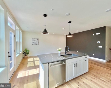 805 Shay Court - Photo Thumbnail 10