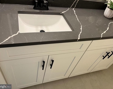 805 Shay Court - Photo Thumbnail 28
