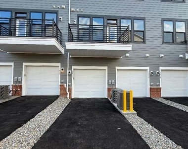 1211 Parker Boulevard - Photo Thumbnail 1