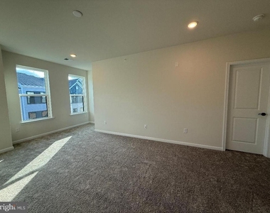 1211 Parker Boulevard - Photo Thumbnail 7