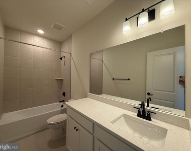 1211 Parker Boulevard - Photo Thumbnail 4