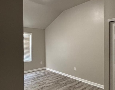 36 Overington Avenue - Photo Thumbnail 15