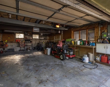 101 Garfield Avenue - Photo Thumbnail 36