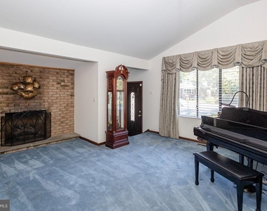 101 Garfield Avenue - Photo Thumbnail 26