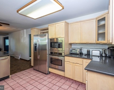 101 Garfield Avenue - Photo Thumbnail 8