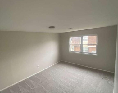 32-5 Florence Tollgate Place - Photo Thumbnail 3