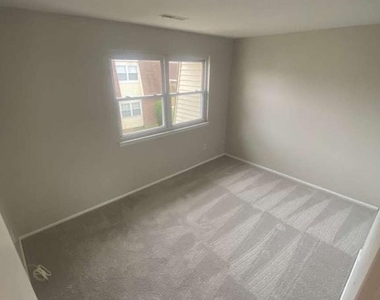 32-5 Florence Tollgate Place - Photo Thumbnail 4