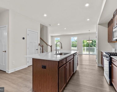 60 Rosemary Way - Photo Thumbnail 5