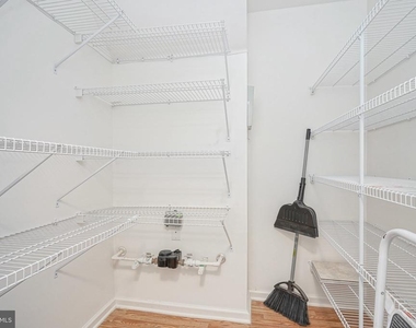 6404 Baltimore Drive - Photo Thumbnail 11