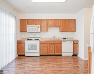 6404 Baltimore Drive - Photo Thumbnail 8