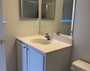 207 Devon Lane - Photo Thumbnail 9
