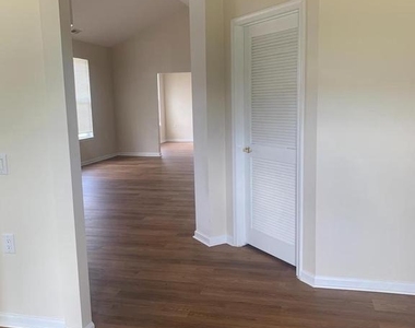 207 Devon Lane - Photo Thumbnail 1