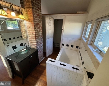 109 South Street - Photo Thumbnail 4