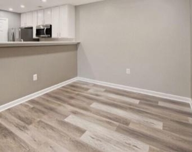 6602 Lake Park Drive - Photo Thumbnail 5