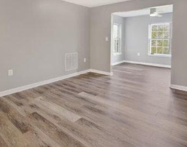 6602 Lake Park Drive - Photo Thumbnail 7