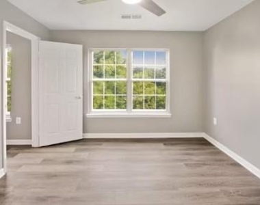 6602 Lake Park Drive - Photo Thumbnail 15