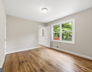 4915 Sharon Road - Photo Thumbnail 10