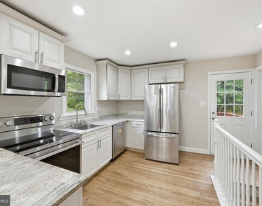 4915 Sharon Road - Photo Thumbnail 2