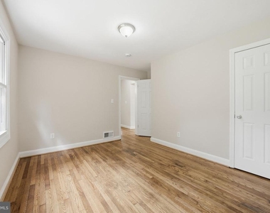 4915 Sharon Road - Photo Thumbnail 8