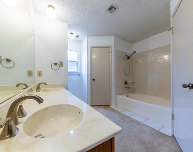 6003 Avery Island Ave - Photo Thumbnail 22