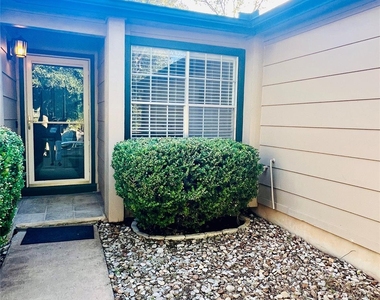 6003 Avery Island Ave - Photo Thumbnail 7