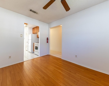 6003 Avery Island Ave - Photo Thumbnail 10