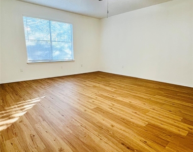 6003 Avery Island Ave - Photo Thumbnail 20