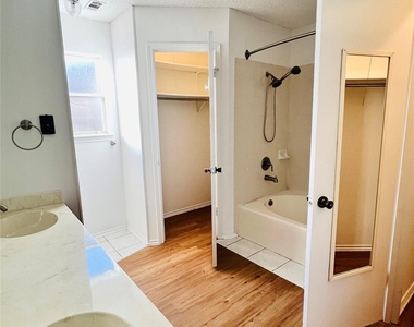 6003 Avery Island Ave - Photo Thumbnail 21