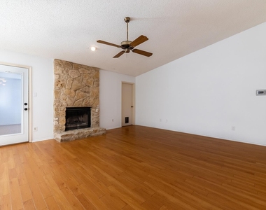 6003 Avery Island Ave - Photo Thumbnail 11