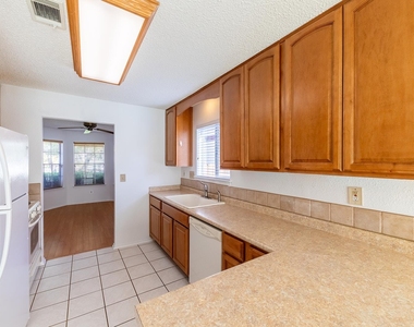 6003 Avery Island Ave - Photo Thumbnail 15
