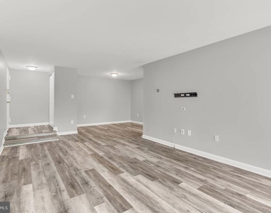 405 Christopher Avenue - Photo Thumbnail 5