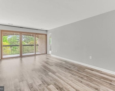 405 Christopher Avenue - Photo Thumbnail 8