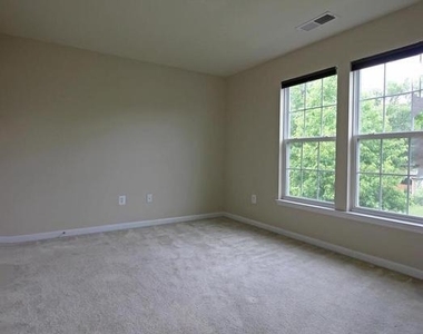 11518 Amherst Avenue - Photo Thumbnail 20