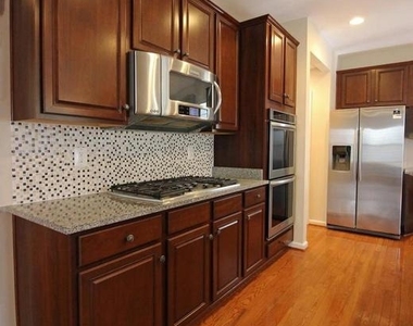 11518 Amherst Avenue - Photo Thumbnail 8