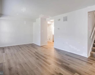 1699 Yale Place - Photo Thumbnail 8
