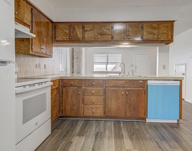 8104 Dunn St - Photo Thumbnail 11