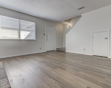 8104 Dunn St - Photo Thumbnail 6