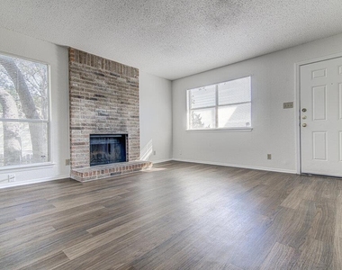 8104 Dunn St - Photo Thumbnail 5