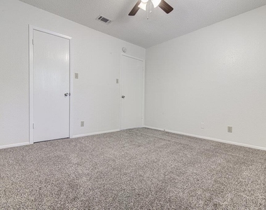 8104 Dunn St - Photo Thumbnail 15