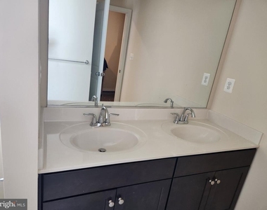 2401 Glenallan Avenue - Photo Thumbnail 14