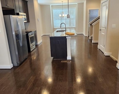 2401 Glenallan Avenue - Photo Thumbnail 10