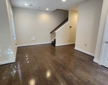2401 Glenallan Avenue - Photo Thumbnail 5