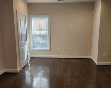 2401 Glenallan Avenue - Photo Thumbnail 26